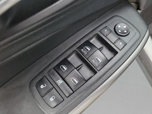 Used 2019 Jeep Cherokee Limited FWD image 13