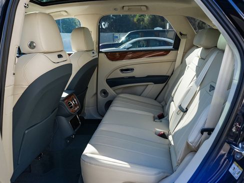 New 2026 Bentley Bentayga AWD/4WD image 21