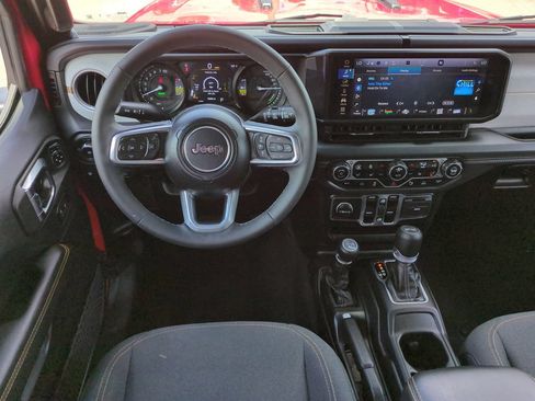 Used 2025 Jeep Wrangler Unlimited Sahara w/ Safety Group AWD/4WD image 16