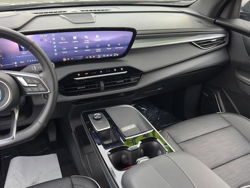 Used 2025 Buick Enclave Sport Touring image 14