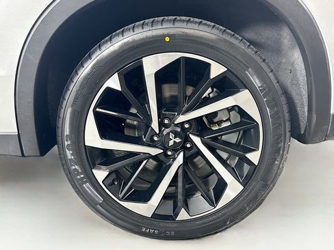 Used 2024 Mitsubishi Outlander SE Black Edition image 11