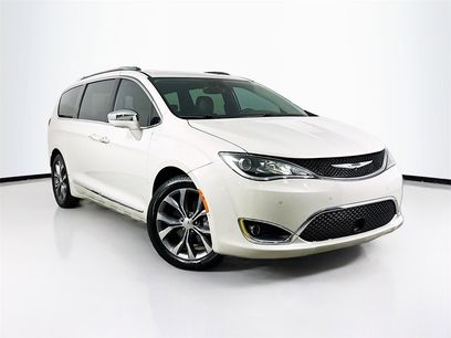 Used 2019 Chrysler Pacifica Limited w/ Tire & Wheel Group