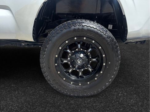 Used 2022 Toyota Tacoma SR AWD/4WD image 14