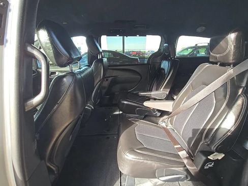 Used 2026 Chrysler Pacifica Select FWD image 6