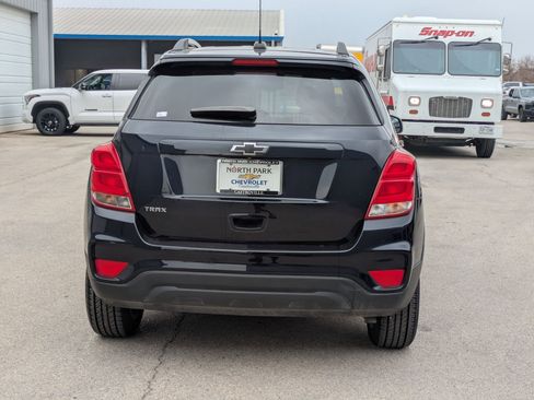 Used 2022 Chevrolet Trax LT w/ Sport Edition image 4