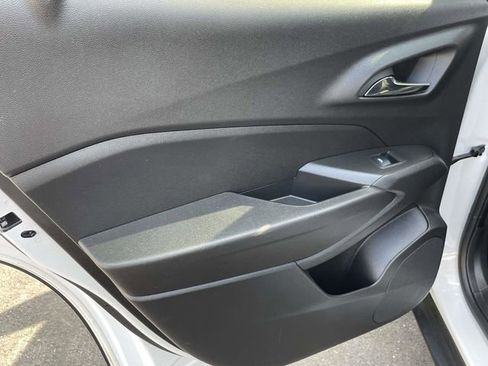 Used 2025 Chevrolet Trax LT image 25