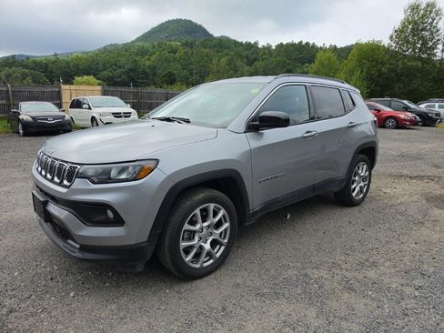 Used 2023 Jeep Compass Latitude AWD/4WD image 1