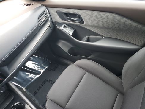 Certified 2023 Nissan Rogue S image 11