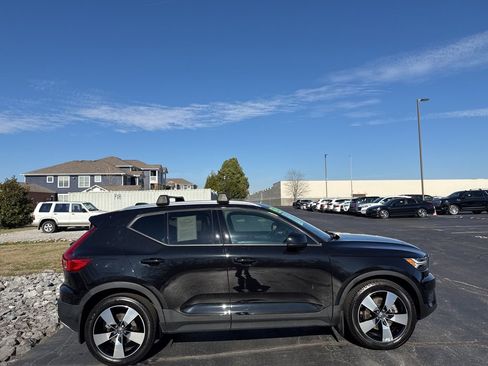 Used 2020 Volvo XC40 T5 Momentum w/ Premium Package image 6