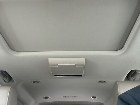 Used 2018 GMC Yukon SLT w/ Open Road Package image 6