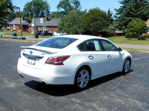 Used 2013 Nissan Altima 3.5 SL w/ Technology Pkg FWD image 6