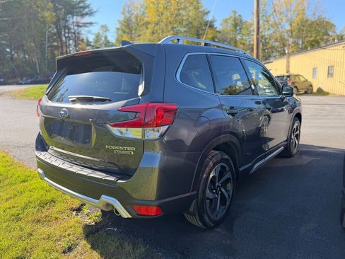 Used 2022 Subaru Forester Touring image 6