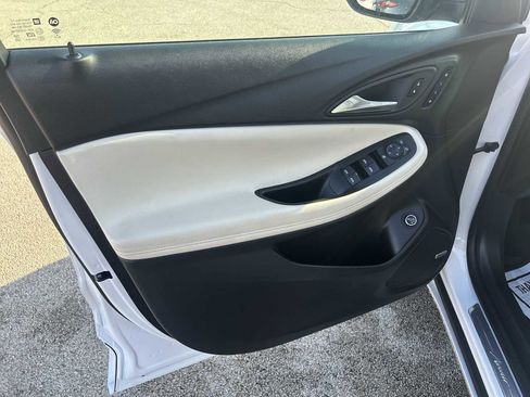 Used 2025 Buick Encore GX Avenir w/ Avenir Convenience Package FWD image 21