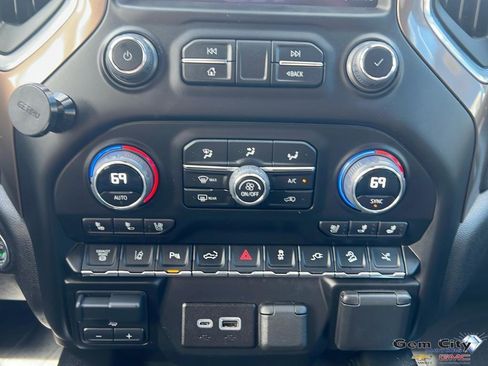 Used 2023 Chevrolet Silverado 3500 High Country image 23