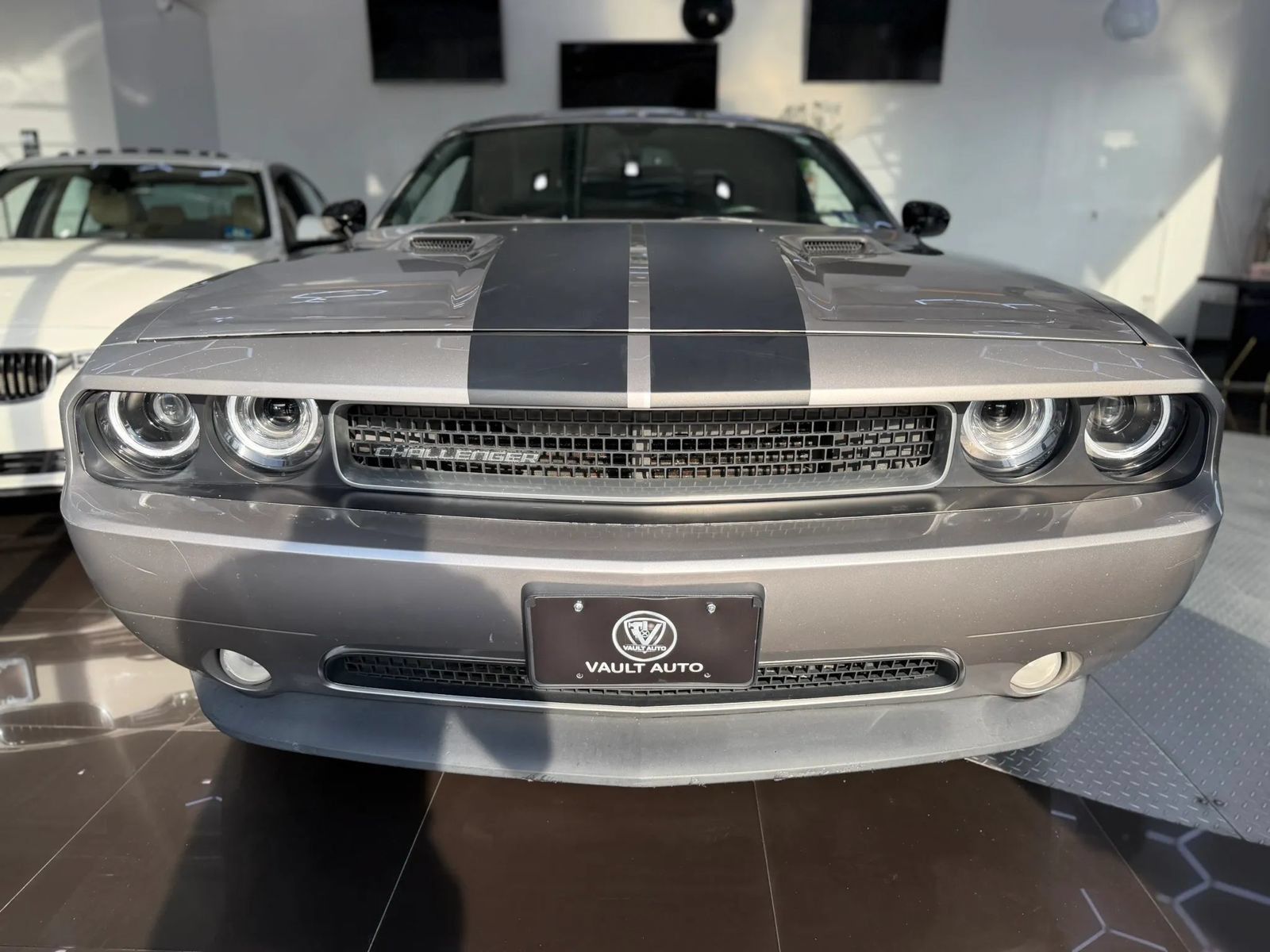 Used 2011 Dodge Challenger RWD image 1