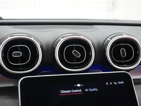 Used 2025 Mercedes-Benz C 300 Sedan image 25