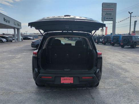 Used 2024 Nissan Pathfinder SV image 29