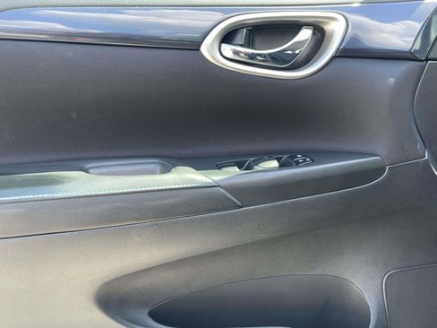 Used 2018 Nissan Sentra SR w/ Technology Package FWD image 16