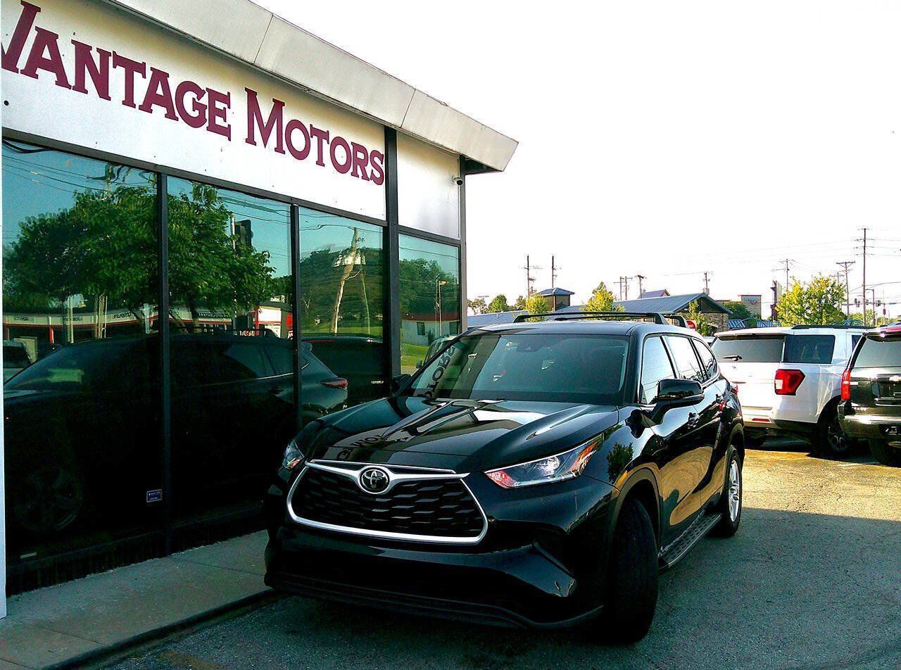Used 2021 Toyota Highlander L FWD image 1