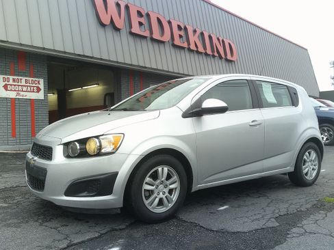Used 2014 Chevrolet Sonic LT FWD image 2