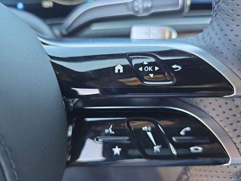 New 2025 Mercedes-Benz GLS 450 4MATIC image 18