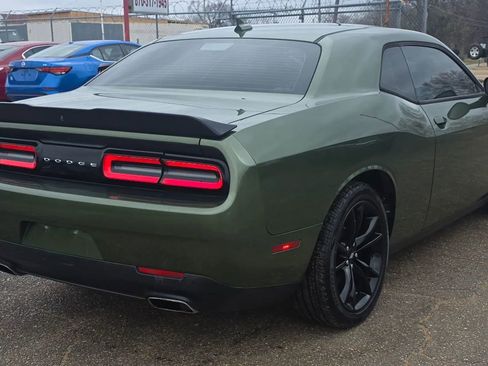 Used 2018 Dodge Challenger SXT Plus image 3