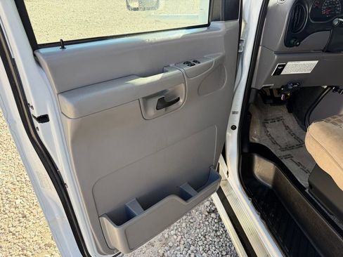 Used 2002 Ford E-350 and Econoline 350 Super Duty image 15