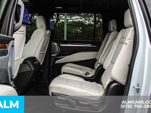 Used 2026 Cadillac Escalade ESV Platinum Sport image 17