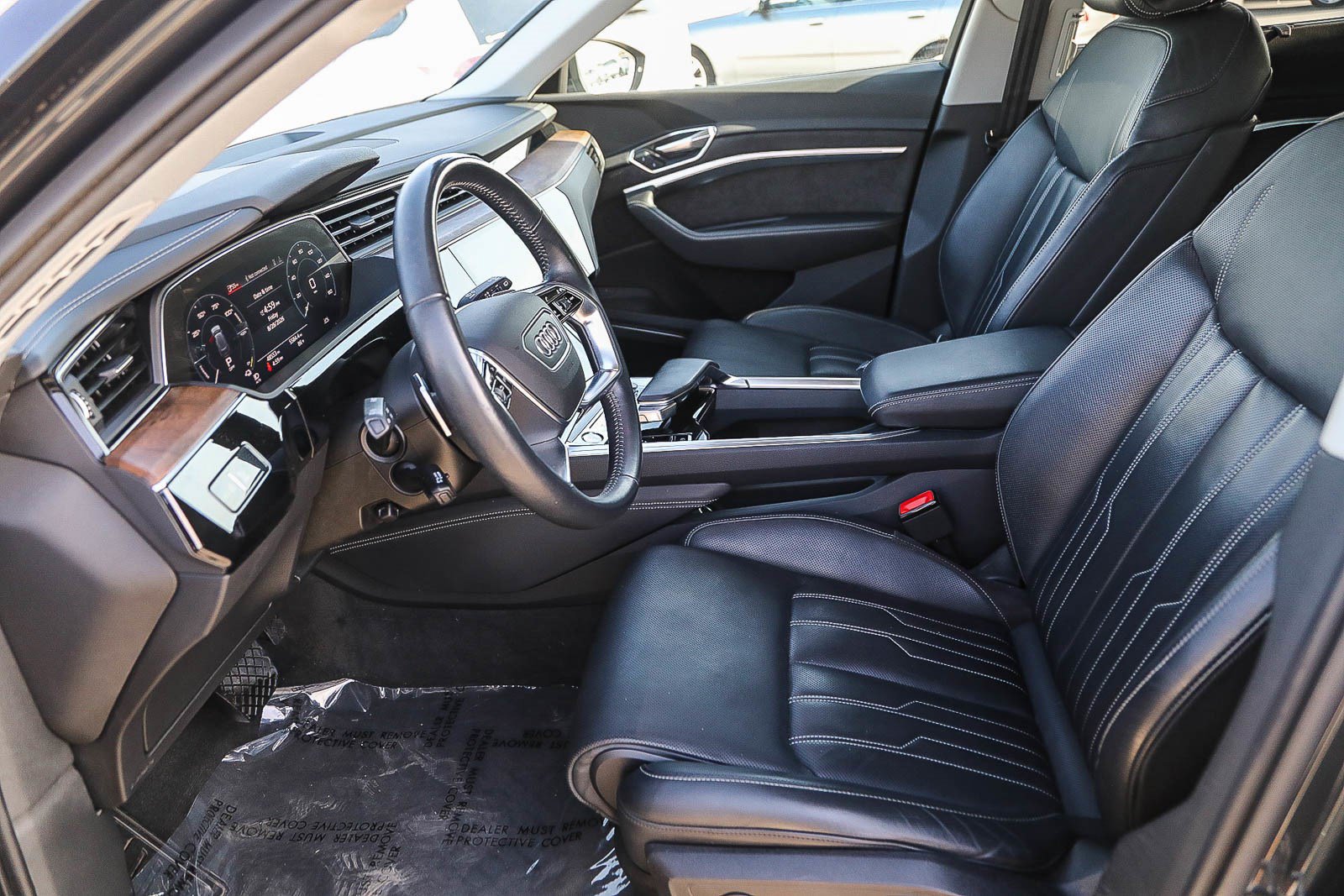 Used 2019 Audi e-tron Prestige w/ Prestige Package AWD/4WD image 18