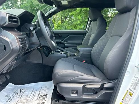 Certified 2024 Toyota Tacoma SR5 AWD/4WD image 17