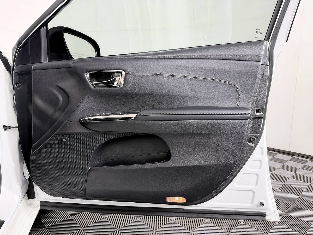 Used 2016 Toyota Avalon Limited FWD image 44