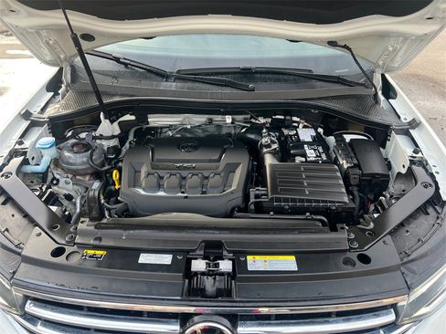 Used 2024 Volkswagen Tiguan SE w/ Panoramic Sunroof Package image 36