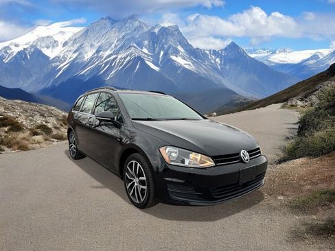 Used 2016 Volkswagen Golf Limited Edition image 7