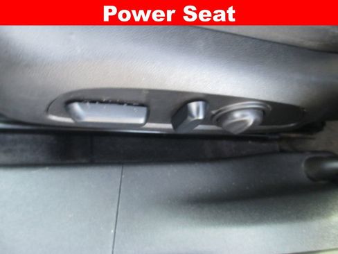 Used 2018 Chevrolet Malibu LT image 22