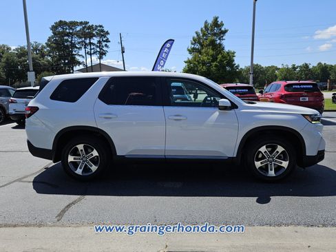 Used 2025 Honda Pilot EX-L image 6