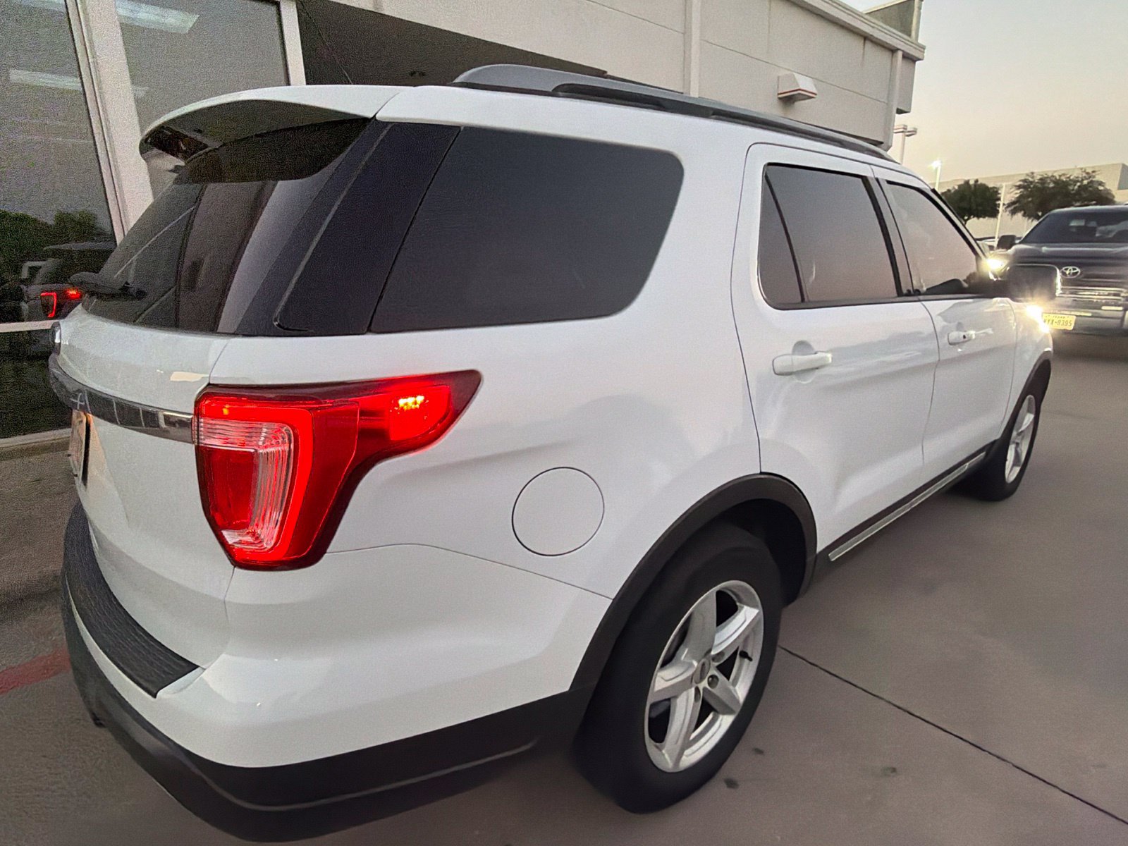 Used 2019 Ford Explorer XLT w/ Equipment Group 202A FWD image 6