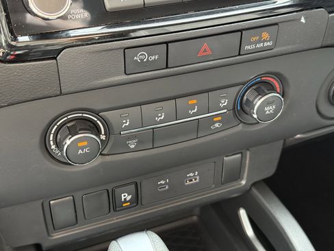 Used 2024 Nissan Frontier SV w/ Technology Package image 23