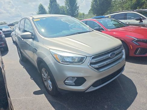 Used 2017 Ford Escape SE FWD image 3