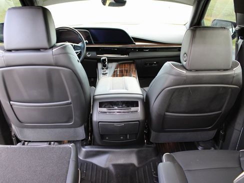 Used 2023 Cadillac Escalade Premium Luxury w/ Performance Package image 31