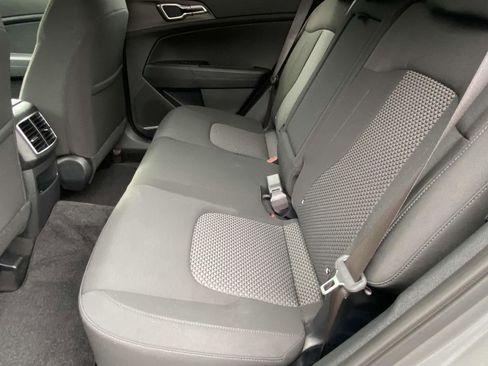 New 2025 Kia Sportage LX image 9