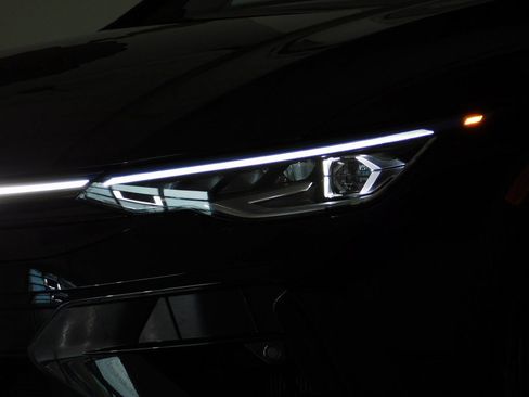 Used 2025 Volkswagen Golf image 16