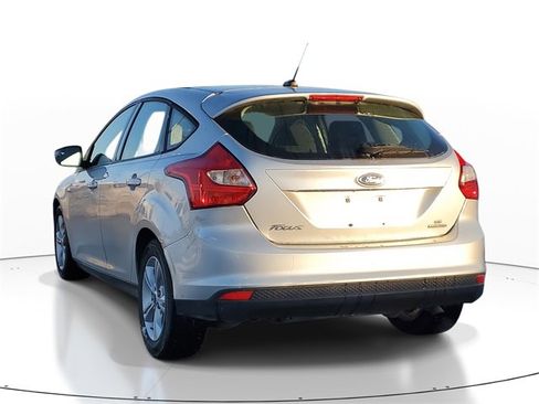 Used 2013 Ford Focus SE w/ SE Winter Pkg image 3