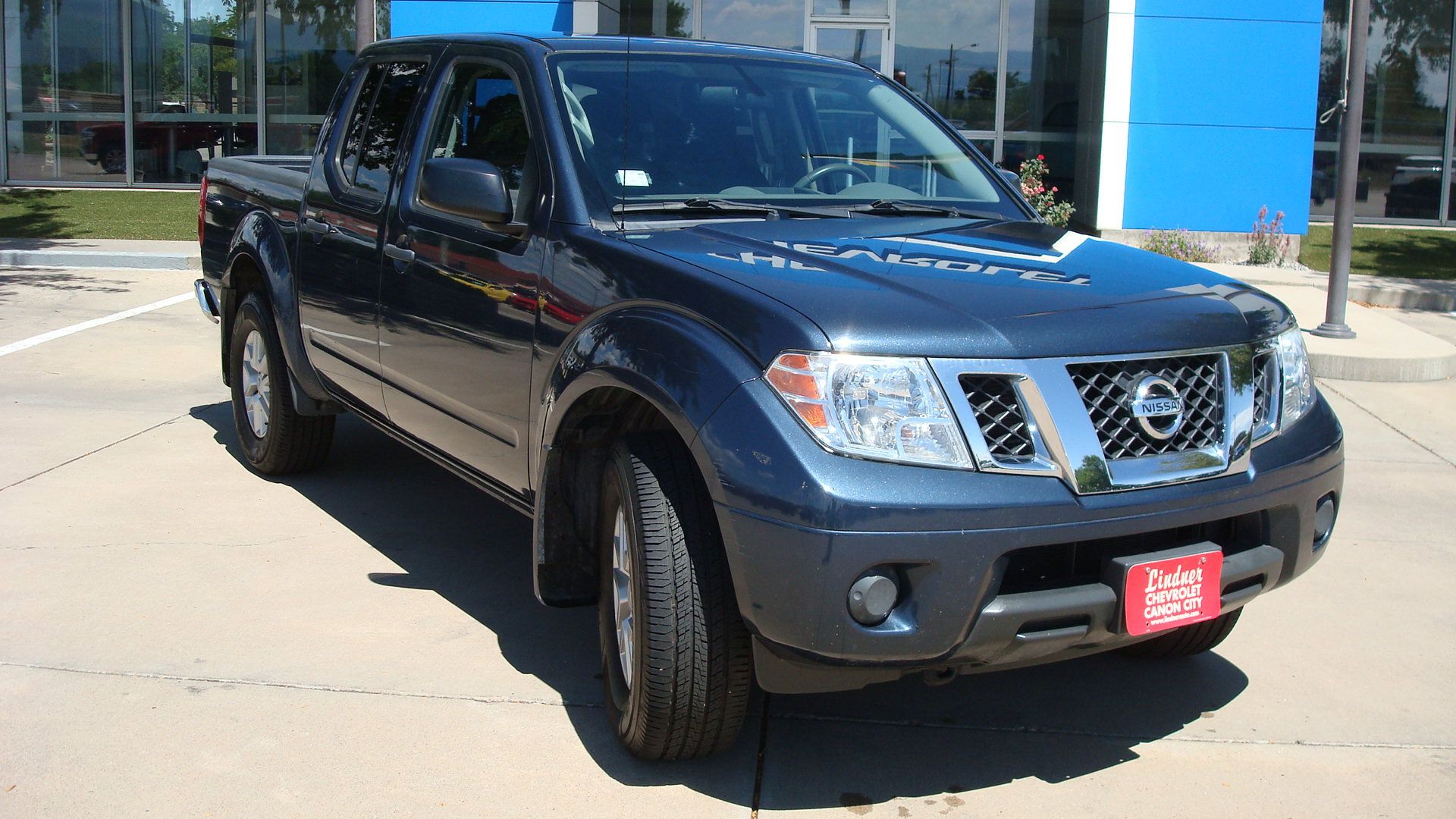 Used 2021 Nissan Frontier SV w/ SV Utility Package AWD/4WD image 3