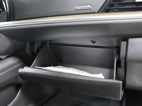 Used 2025 Chevrolet Tahoe High Country image 34