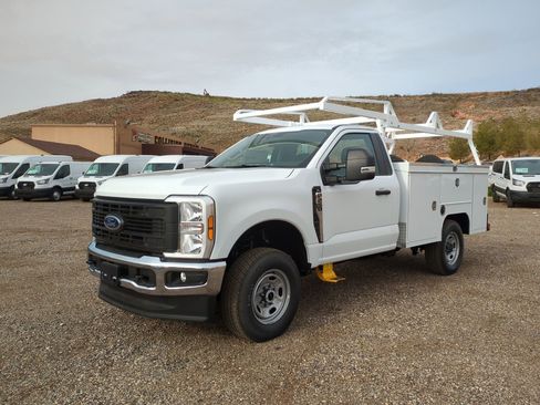 New 2026 Ford F250 XL w/ XL Chrome Package image 8