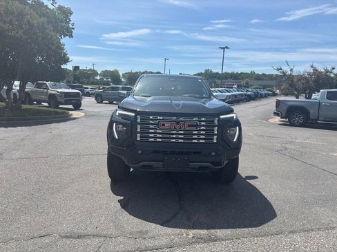 Used 2023 GMC Canyon Denali AWD/4WD image 2