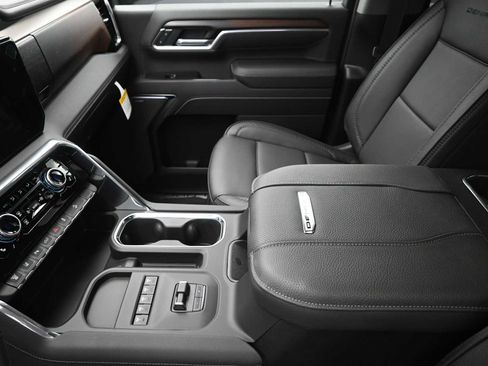 New 2026 GMC Sierra 2500 Denali w/ Denali Reserve Package image 15