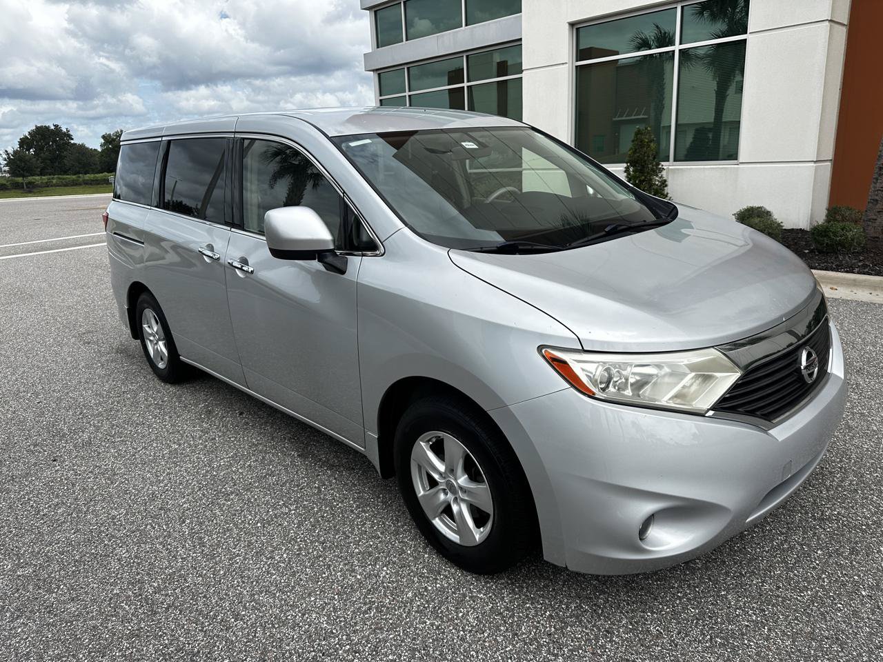 Used 2015 Nissan Quest SV w/ Leather Package FWD image 3