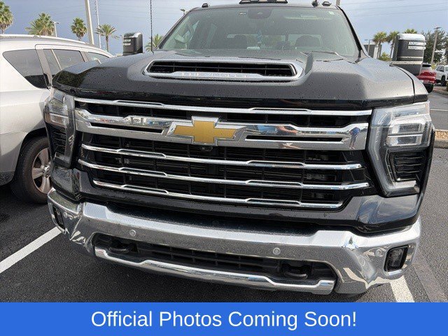 Used 2025 Chevrolet Silverado 3500 LTZ w/ LTZ Premium Package AWD/4WD image 3