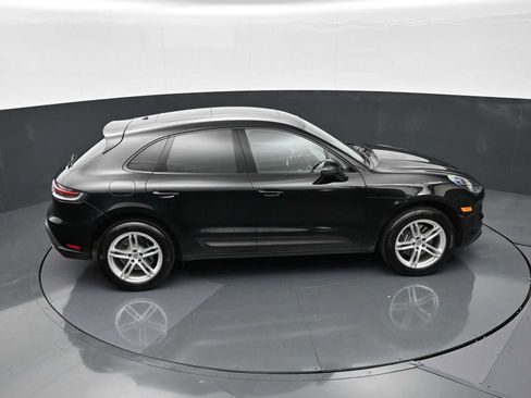 Certified 2024 Porsche Macan AWD/4WD image 32